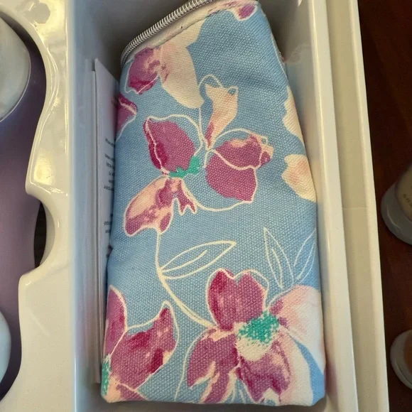 NIB Clarasonic Mia 2 With Extra Brush Heads and Cleansers - Picture 3 of 12